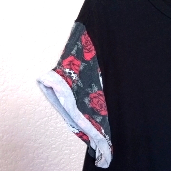 WXYZ | Mens | Skull and Rose's Short Sleeve Shirt - Picture 8 of 11